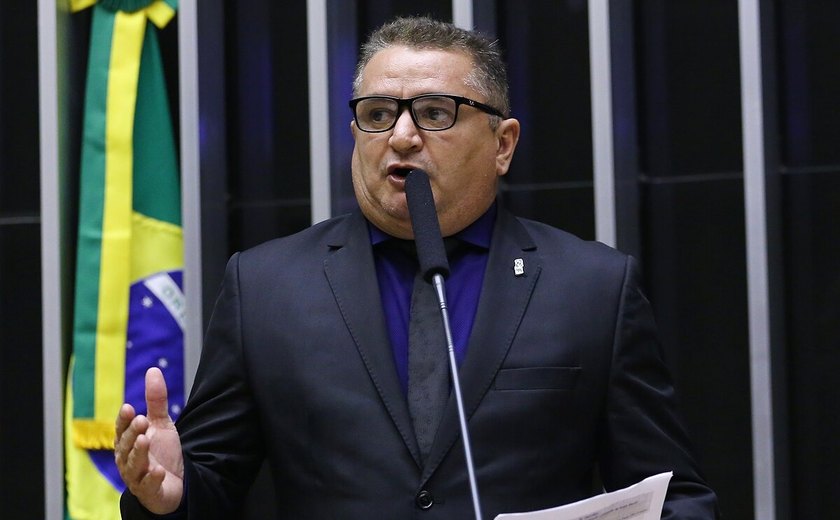 Deputados querem cadeia para quem aplicar golpe de consignado em idoso