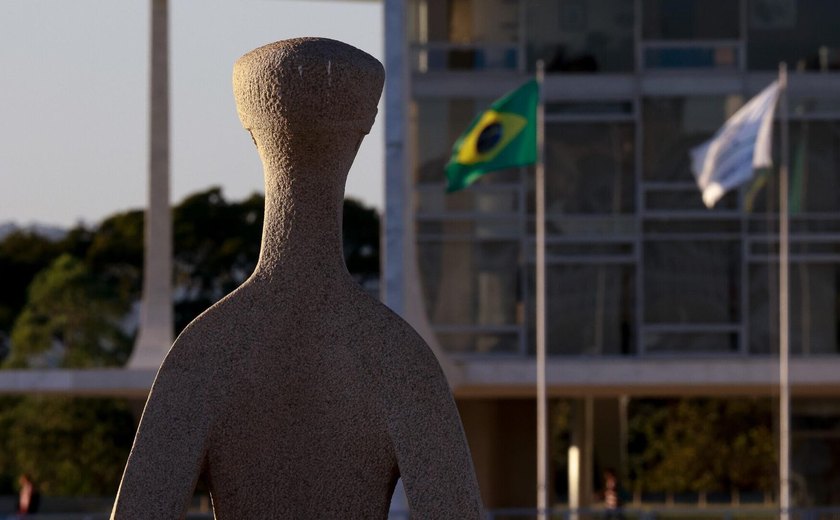 Trama golpista: 2º dia de julgamento no STF tem defesa de Bolsonaro
