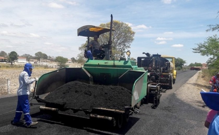 Governo entrega cerca de 20 km de estradas recuperadas no Sertão quinta-feira (29)