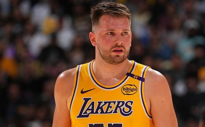 Doncic brilha e comanda Lakers em vitória sobre os Timberwolves nos playoffs da NBA