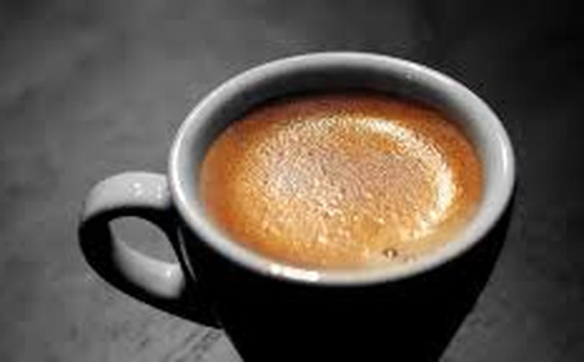 Café bulletproof: a ‘bomba energética’ que aumenta a massa muscular e não quebra o jejum