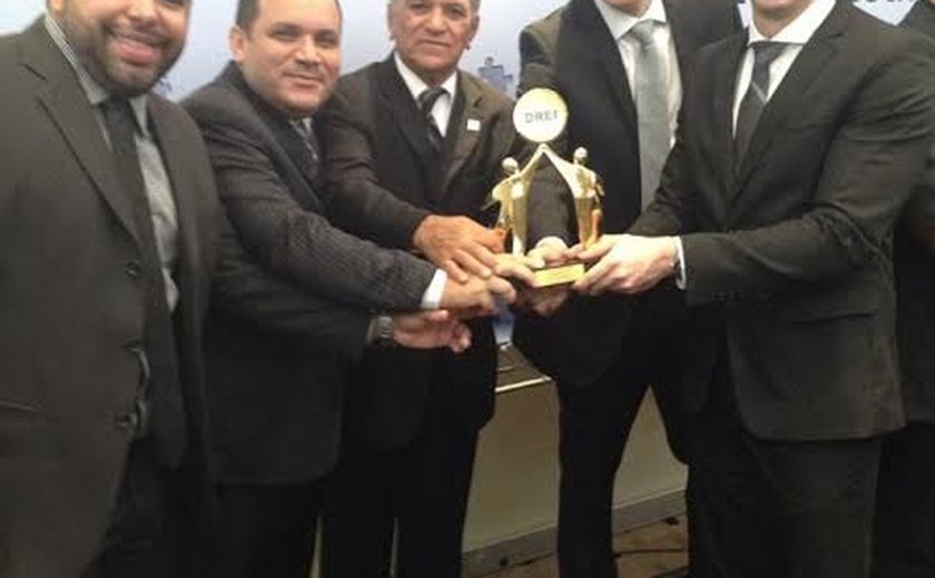 Junta Comercial de Alagoas recebe premiação em concurso nacional