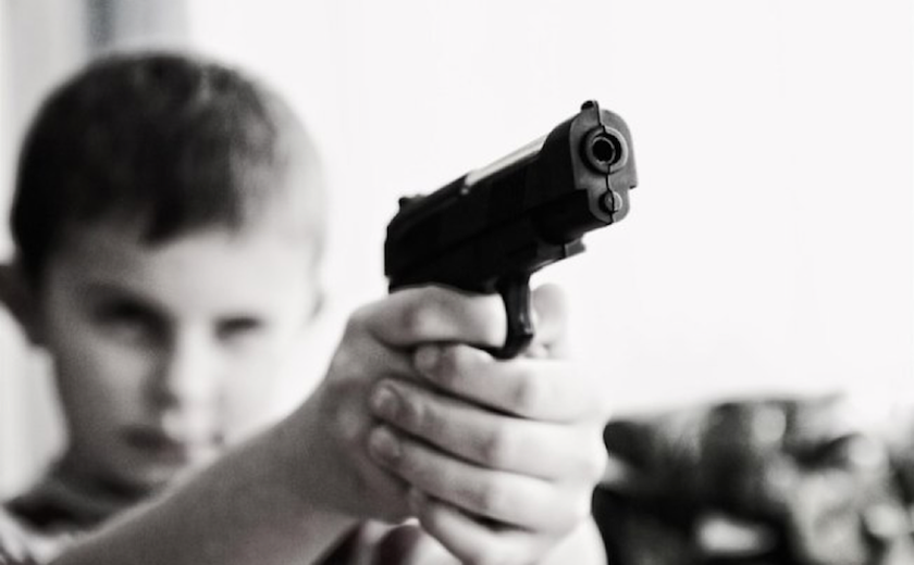 Criança é encontrada com arma dentro de escola em Arapiraca