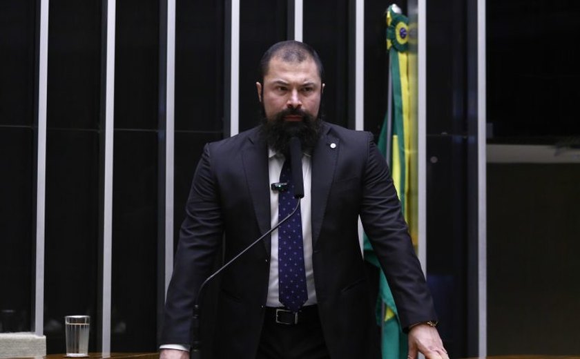 Projeto determina consulta ao pai antes da entrega de recém-nascido para adoção