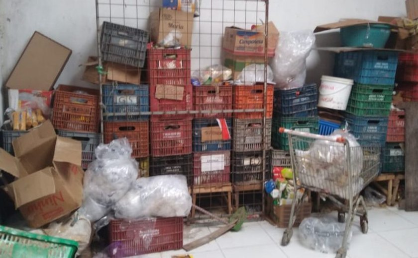 Visa apreende uma tonelada de alimentos estragados em supermercado