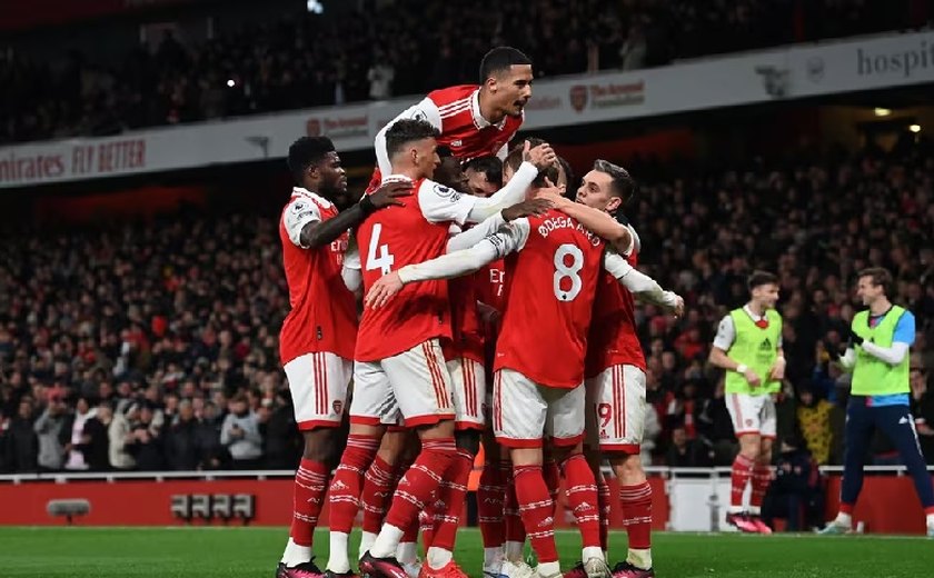 Martinelli faz 2, Arsenal ganha jogo adiado de setembro e abre 5 pontos no Inglês
