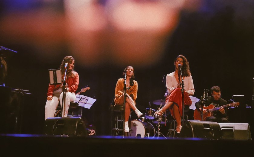 Lari, Lore e Laís homenageiam vozes femininas da Bossa Nova em show no Teatro de Arena