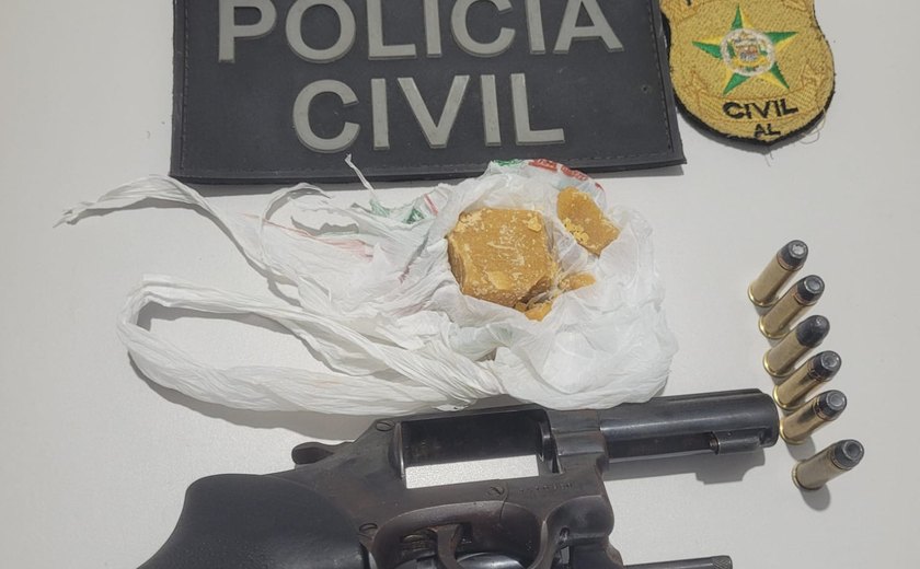 Homem acusado de homicídio é preso em operação da PCAL com arma, drogas e confessa ligação com facção criminosa