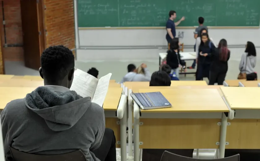 Campanha arrecada doações para bolsa de estudos para alunos negros