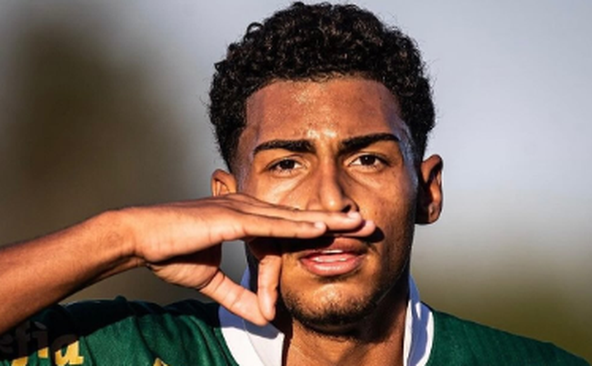 Jogadores do Palmeiras protestam em primeira partida após atos de racismo contra Luighi