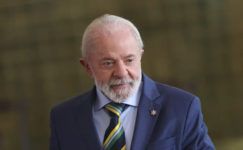 Acadêmicos de Niterói leva história de Lula à Sapucaí em estreia no Grupo Especial