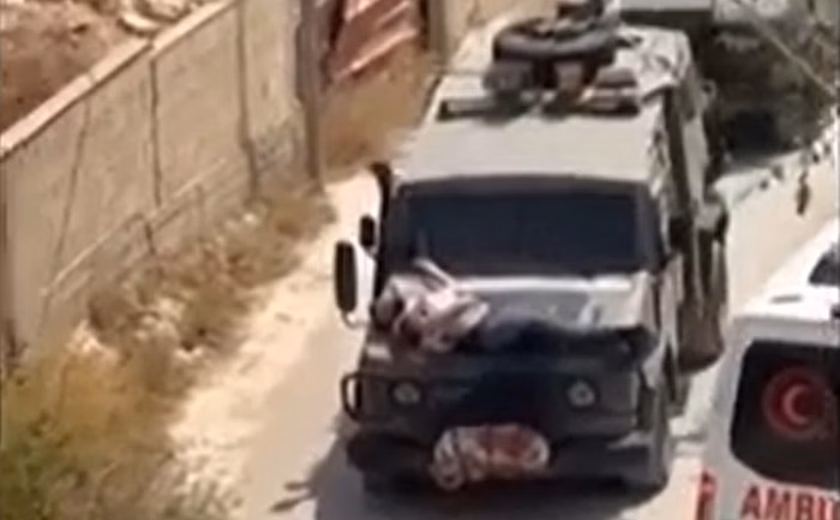 Exército de Israel amarra palestino a capô de veículo na Cisjordânia