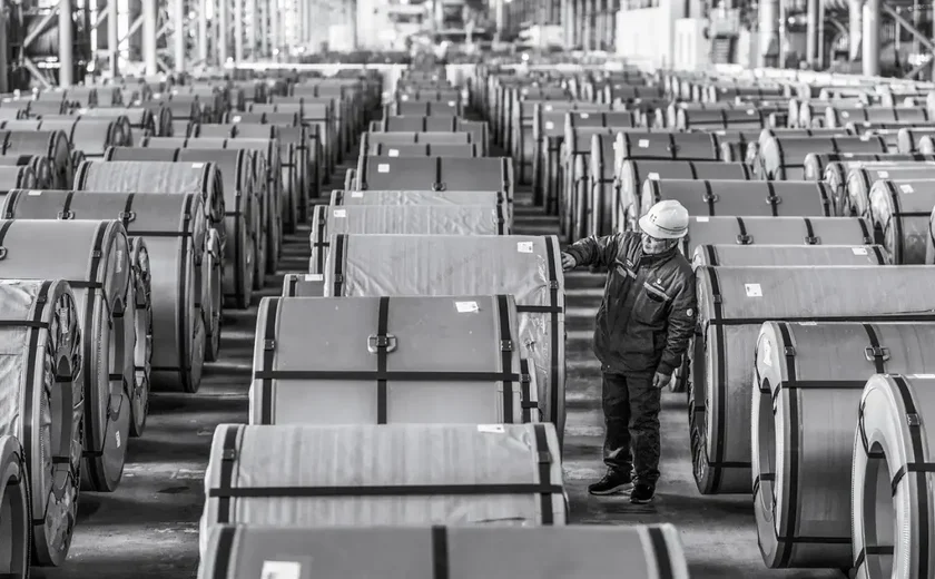China suspende aprovação de novas usinas siderúrgicas devido ao excesso de oferta