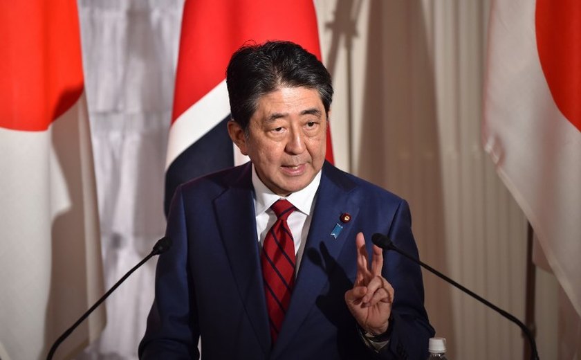 Abe comemora com cautela suspensão de testes nucleares pela Coreia do Norte