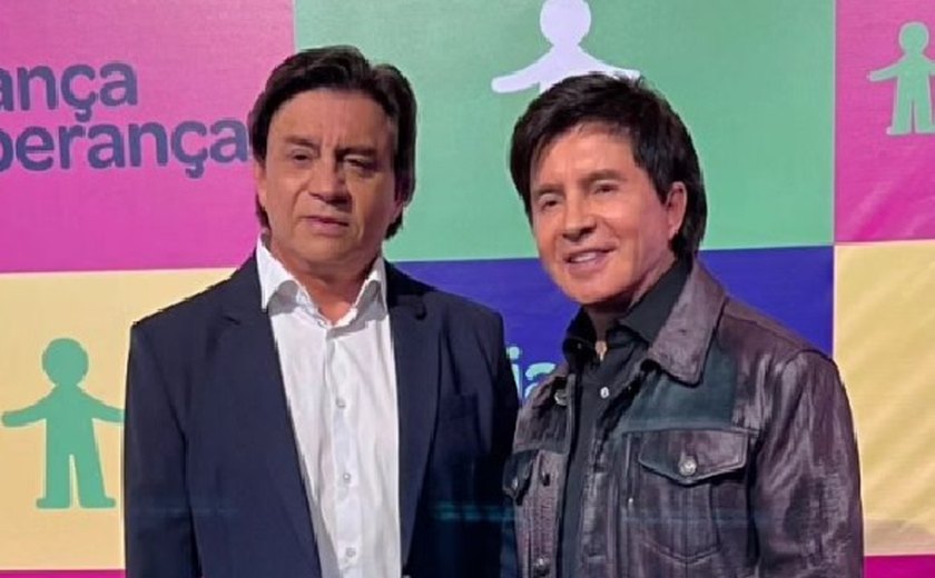 Xororó canta 'Evidências' em caminhada com os netos: 'Amor infinito', diz Sandy