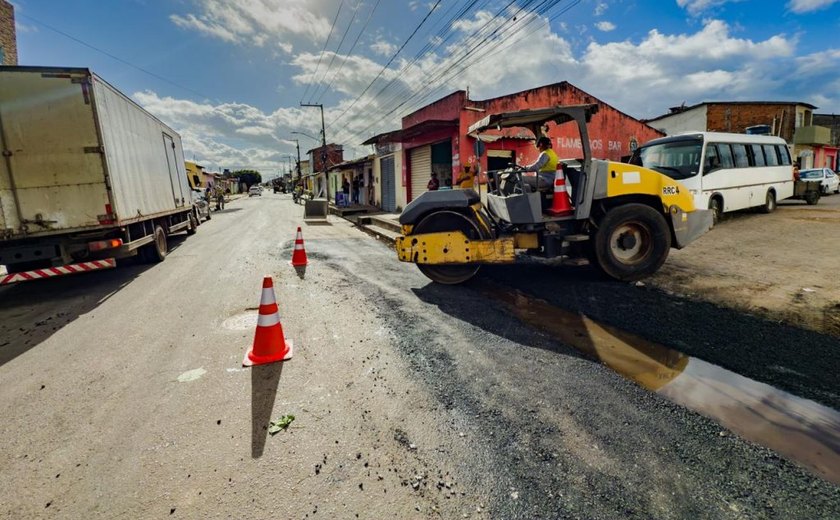 Prefeitura intensifica operação tapa-buracos em diversos pontos de Arapiraca