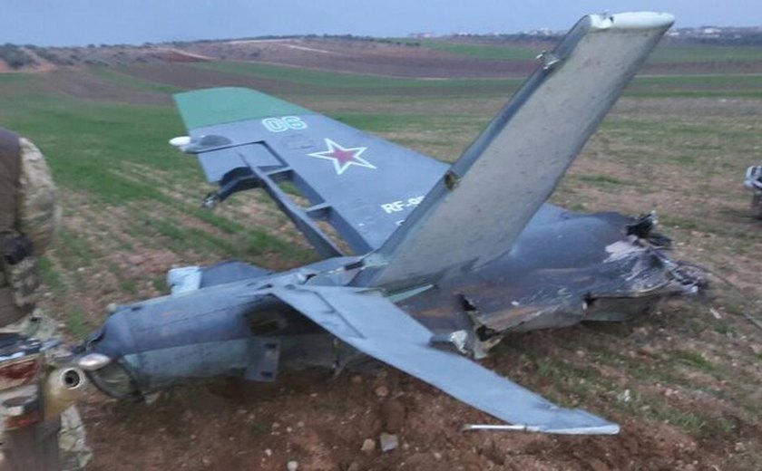 Rebeldes derrubam avião militar russo na Síria