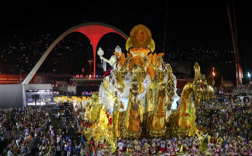 Campeãs voltam hoje à Sapucaí após apuração equilibrada