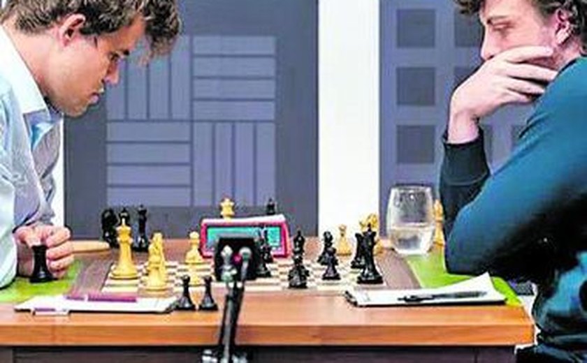 Magnus Carlsen detona Hans Niemann em carta e avisa: ‘Trapaças ameaçam o xadrez’