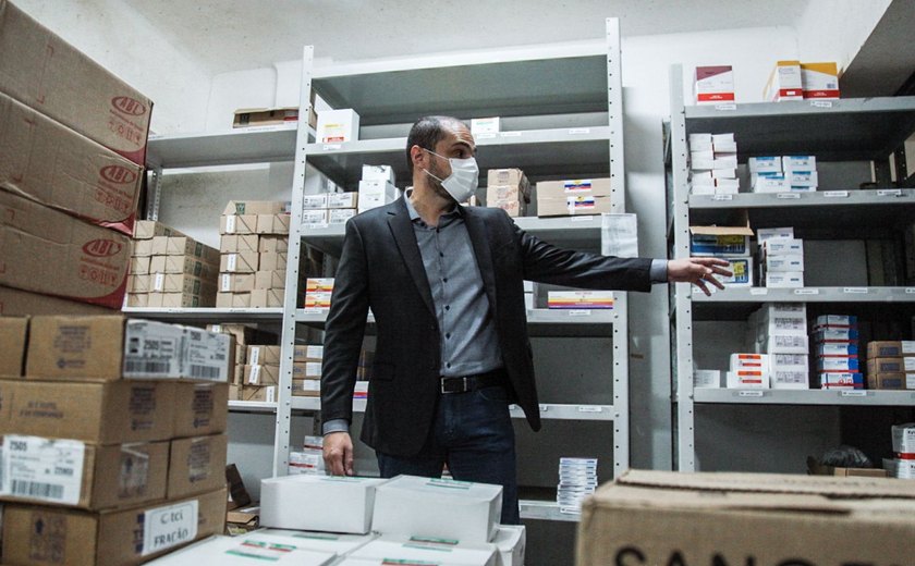 Secretário Alexandre Ayres vai ao HGE conferir abastecimento na unidade