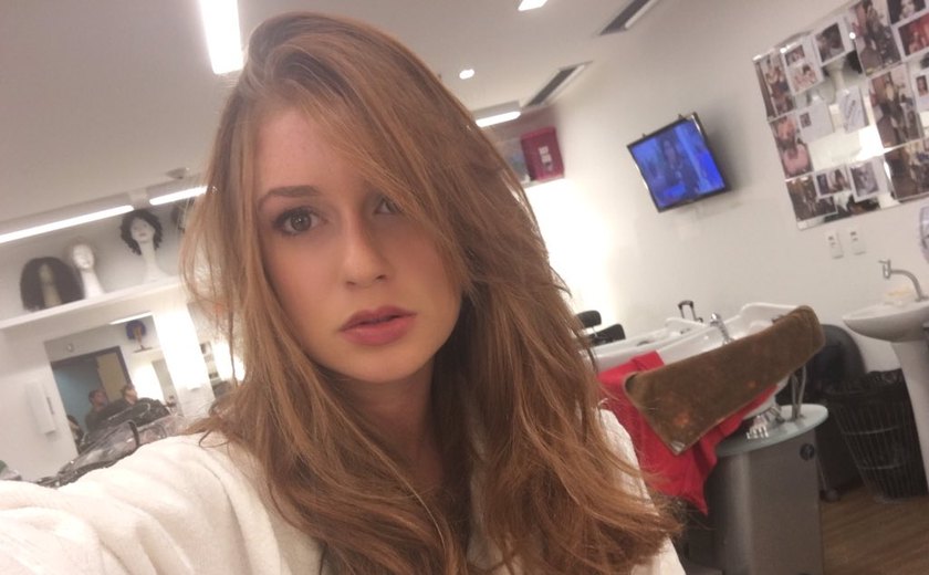 Marina Ruy Barbosa muda visual pela primeira vez e fica loira; veja fotos