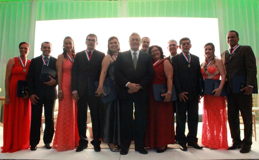 Medalha Silvio Vianna reconhece mérito de servidores públicos do Estado