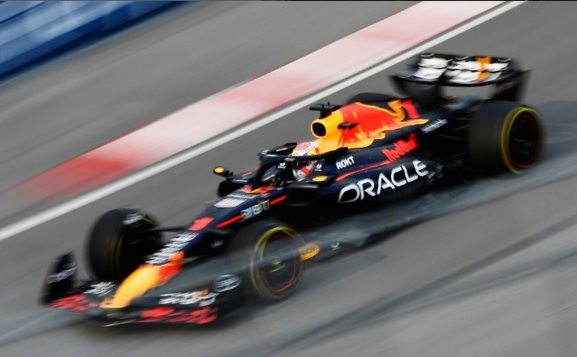 ‘Bottass 2024’: piloto de F1 arrecada cerca de R$ 750 mil para caridade com calendário nu