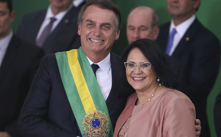 &#8216;Não tomo decisões sozinho. Ouço qualquer ministro, até Damares&#8217;, diz Bolsonaro