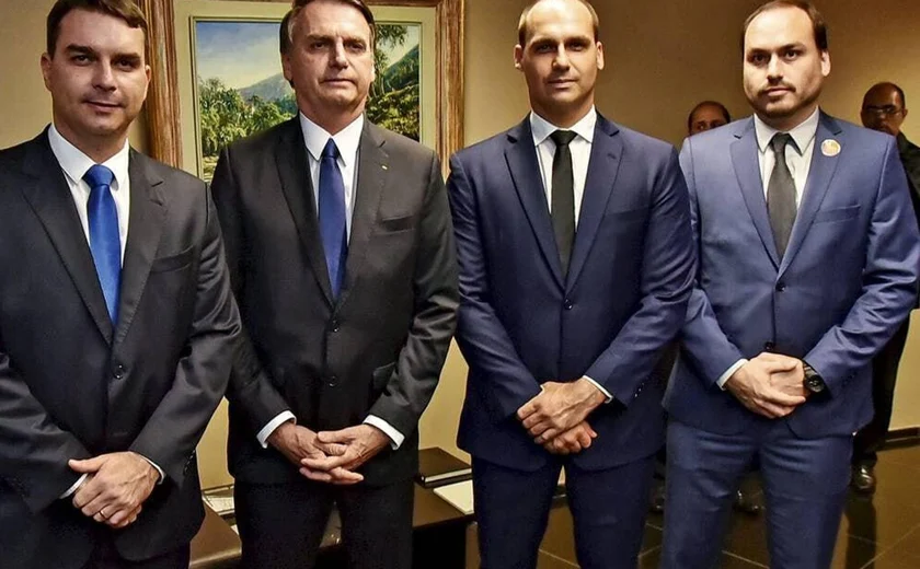 PF expõe fortuna suspeita dos filhos de Bolsonaro