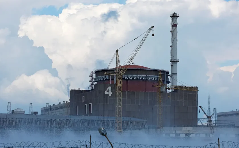 Incêndio é registrado em central nuclear de Zaporíjia, mas sem risco de acidente; Ucrânia e Rússia trocam acusações
