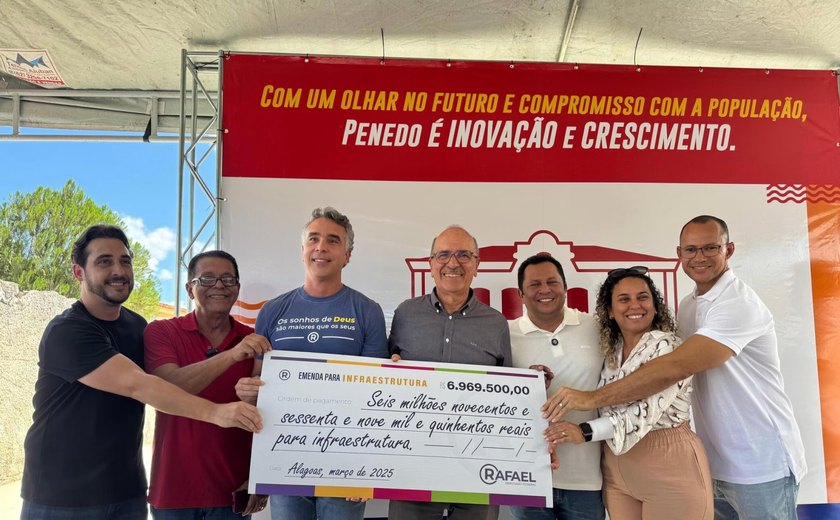 Prefeito Ronaldo Lopes e Deputado Rafael Brito entregam investimentos para o povo de Penedo