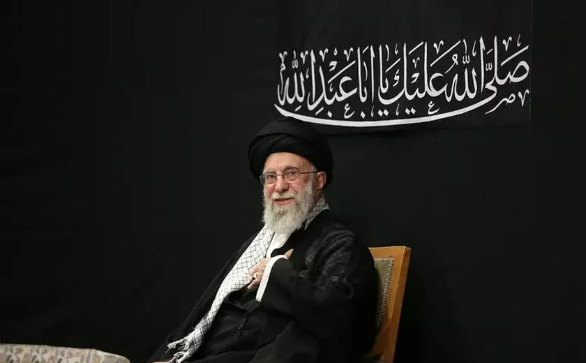 Líder do Irã, Khamenei faz 1ª aparição pública em semanas