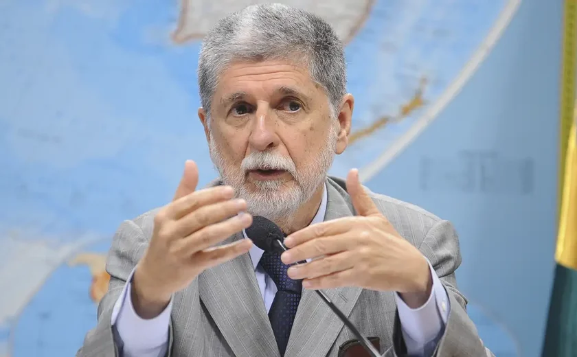 Amorim avalia que Ucrânia terá que ceder a Crimeia e o ingresso na OTAN para acordo com Putin