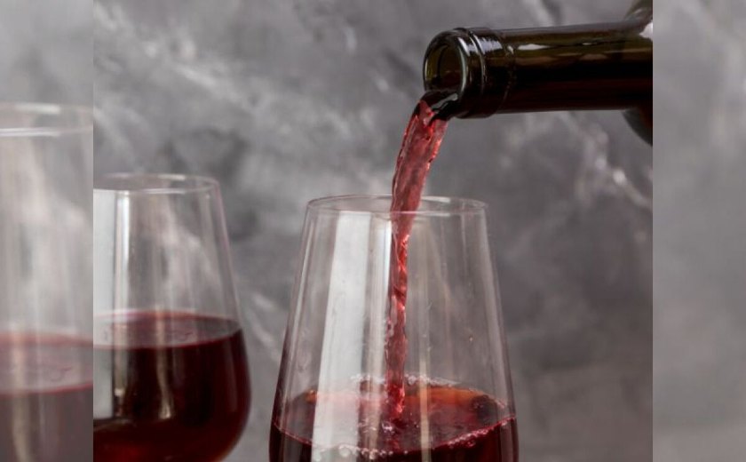 Vinho tinto ou branco? Saiba o que a escolha do tipo da bebida fala sobre a sua personalidade