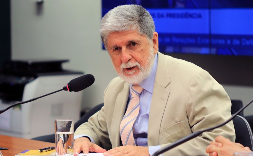 Amorim fala a senadores sobre atuação do Brasil na crise da Venezuela