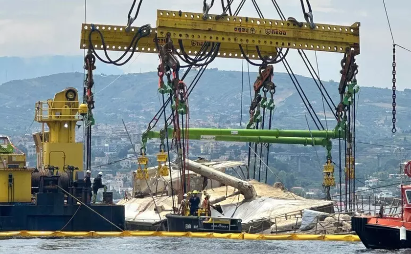 Superiate volta à superfície na Itália 10 meses após naufrágio
