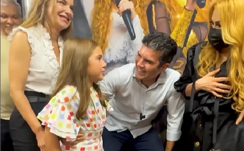 Filha do governador Helder Barbalho canta 'Voando pro Pará' para Joelma