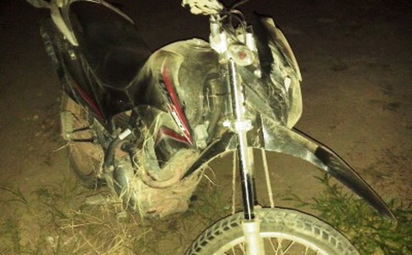 PM prende dois indivíduos com moto roubada em Arapiraca