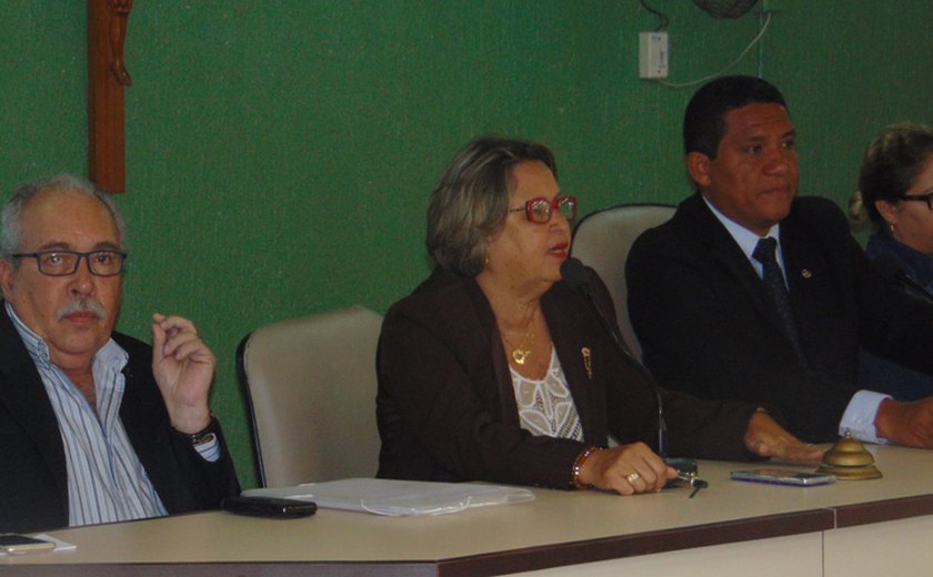 Apenas três vereadores comparecem à audiência para debater a saúde em Palmeira