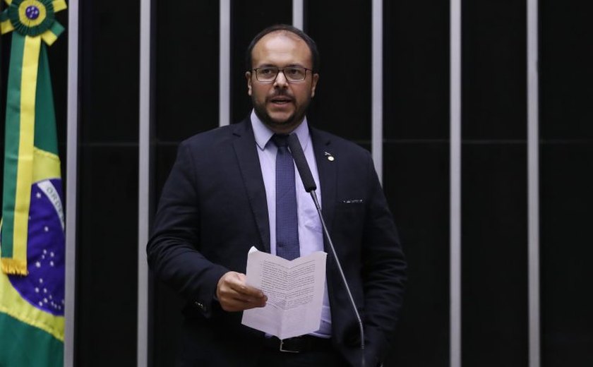 Projeto prevê revisão de contratos do FNDE para garantir conclusão de obras em municípios
