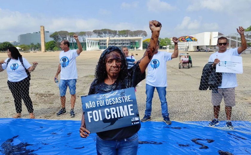 Após 4 anos, pescadores ainda pedem reparação por vazamento de óleo