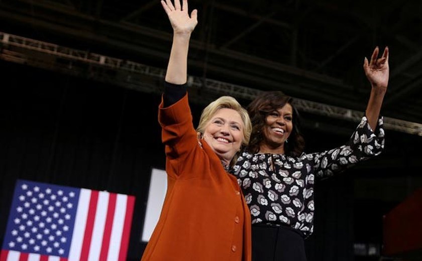 Na véspera de eleição, os Clinton e os Obama farão campanha juntos