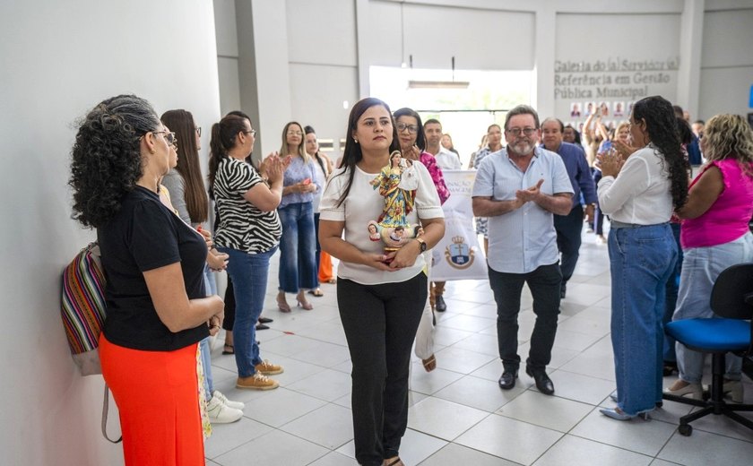 Centro Administrativo recebe imagem da padroeira de Arapiraca