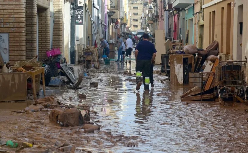 Sobe Para N Mero De Mortos Ap S Chuvas Torrenciais E Inunda Es Na