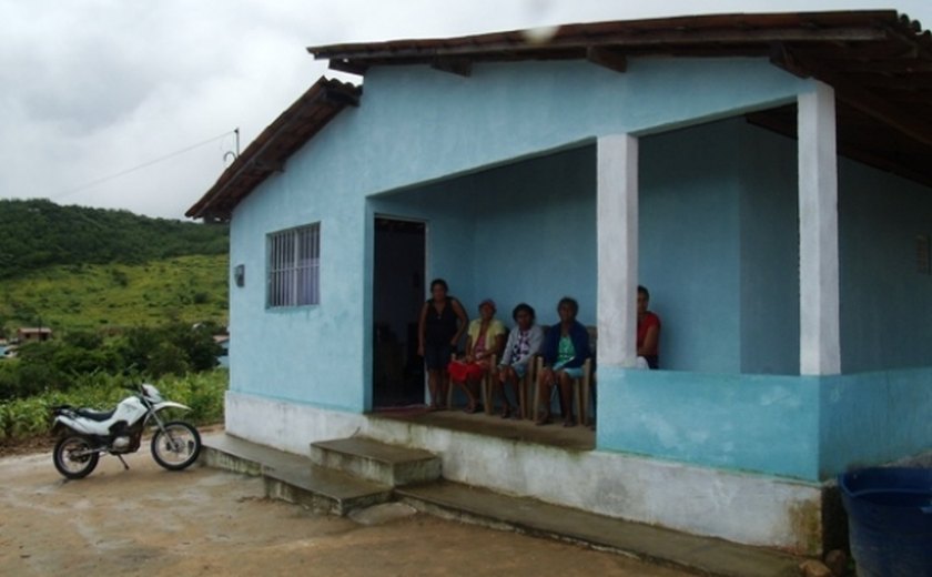 Novas casas levam dignidade a quilombolas de Poço das Trincheiras