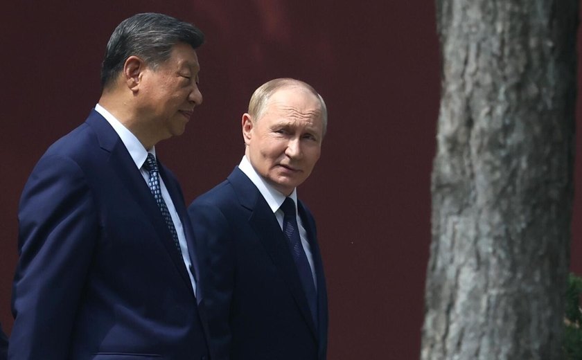 Vladimir Putin mantém conversas com Xi Jinping e líderes estrangeiros em Pequim