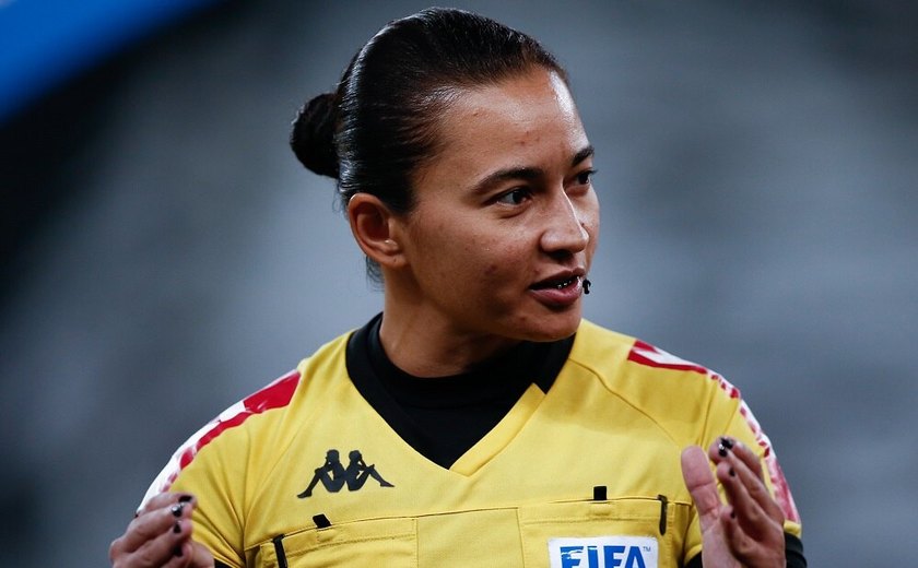 Edina Alves lidera equipe de arbitragem só com brasileiras no 1º dia da Copa do Mundo Feminina