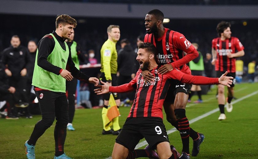 Milan derrota o Napoli e assume a liderança do Campeonato Italiano