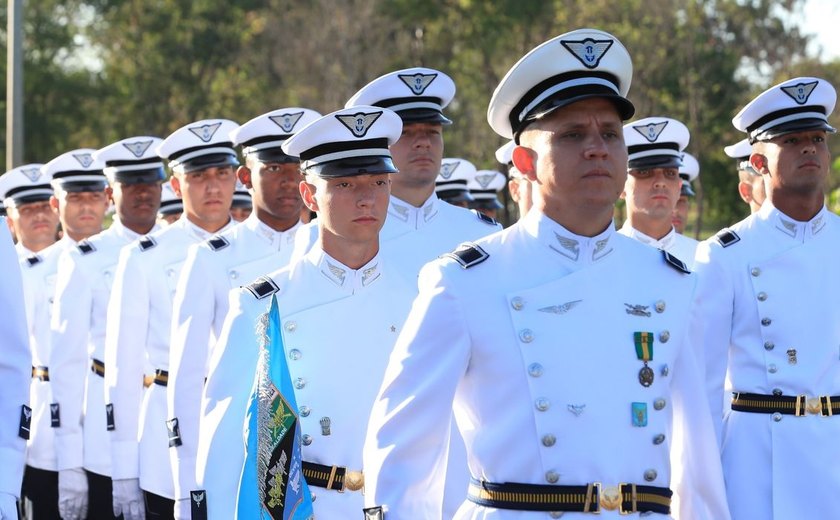 Militares defendem formação; pesquisadores criticam currículo