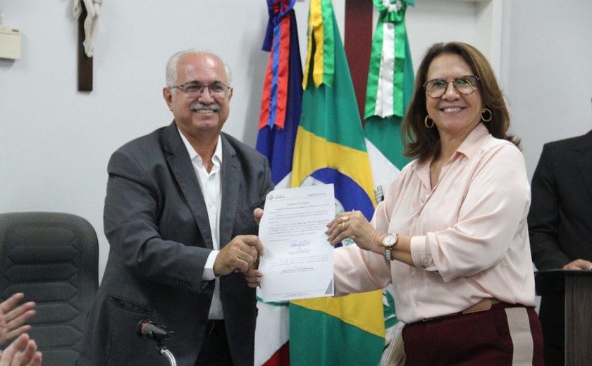 Vereadora Professora Graça toma posse como Secretária de Articulação Institucional